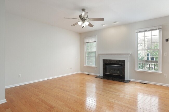 Building Photo - 240 Patriot Hill Dr