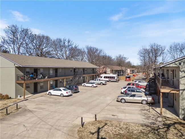 Building Photo - 884 W Holly St