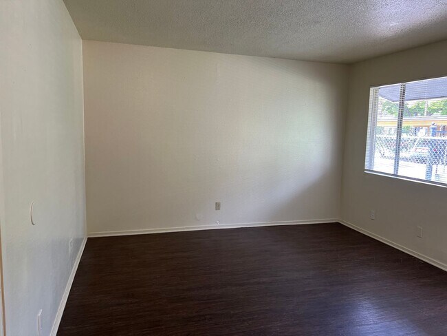 Building Photo - 489 S Backer Ave