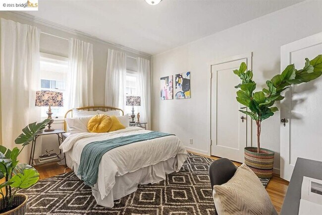 bedroom 2 - 864 Vermont St