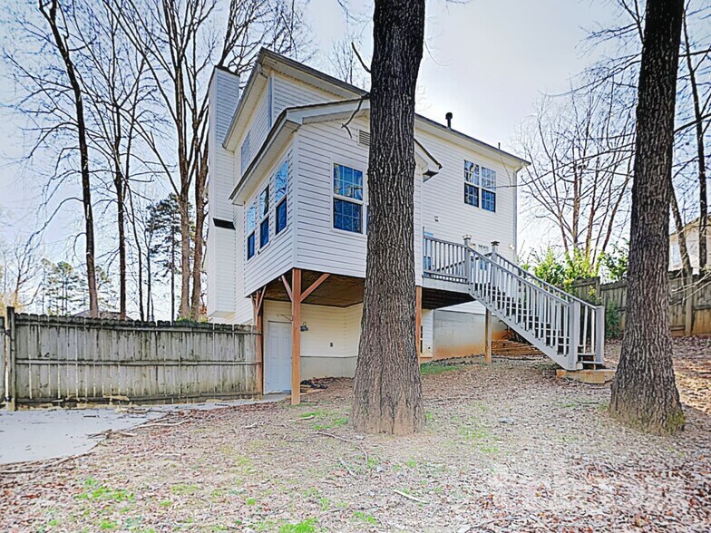 Building Photo - 153 Clear Brook Trail