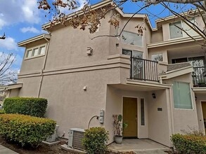 Building Photo - 1075 Esparanza Way