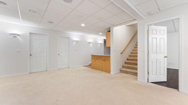 Building Photo - 9069 Emerson Dr