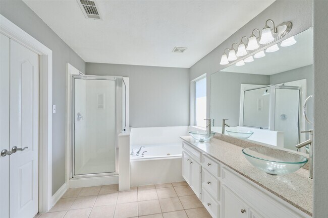Building Photo - 13313 Enchanted Way