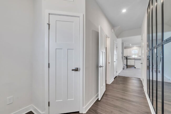 Building Photo - Beautiful 3 Bedroom, 2.5 Bathroom Townhome with 1-Car Garage $1,650/mo rent