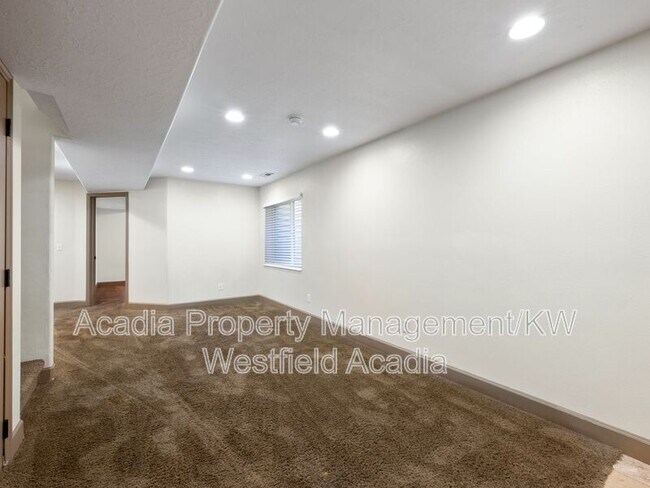 Building Photo - 25 E 2250 N