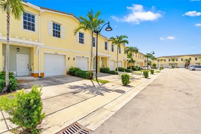 Building Photo - 1102 NW 40th Way