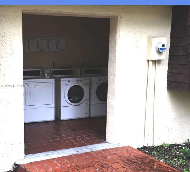 Building Photo - 13714 SW 90th Ave