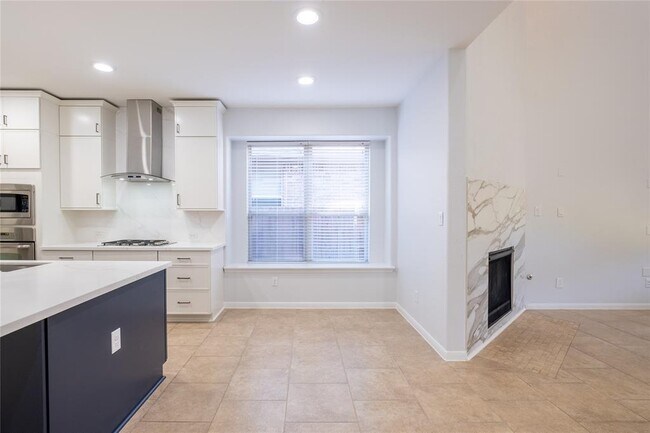 Building Photo - 17523 Quiet Shores Dr