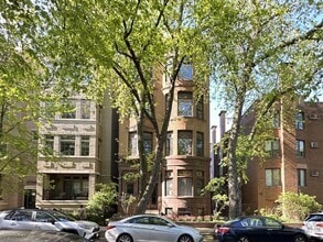 Building Photo - 626 W Wellington Ave