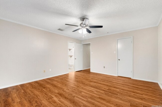 Building Photo - 7910 Chestnut Barr Dr