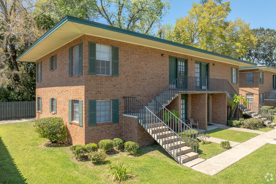 Primary Photo - Greenbriar Apartments