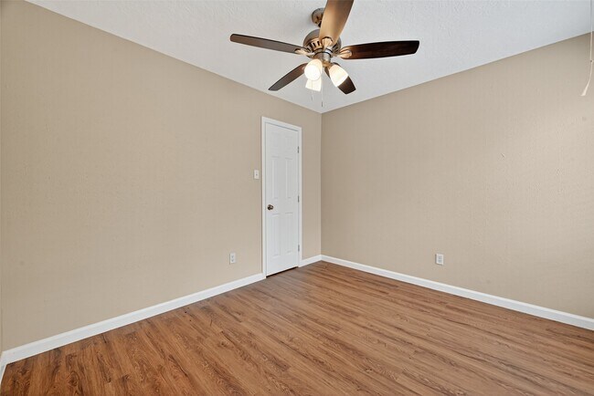Building Photo - 1414 S Kirkwood Rd