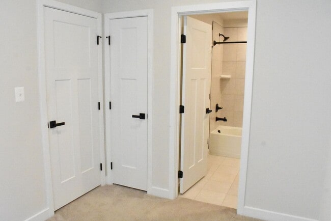 Building Photo - Fantastic Fredericksburg Townhome!