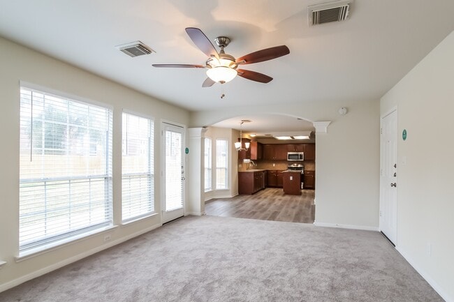 Building Photo - 519 Holly Crest Dr