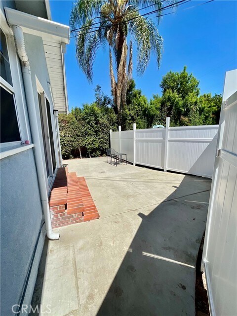 Building Photo - 10332 Floralita Ave