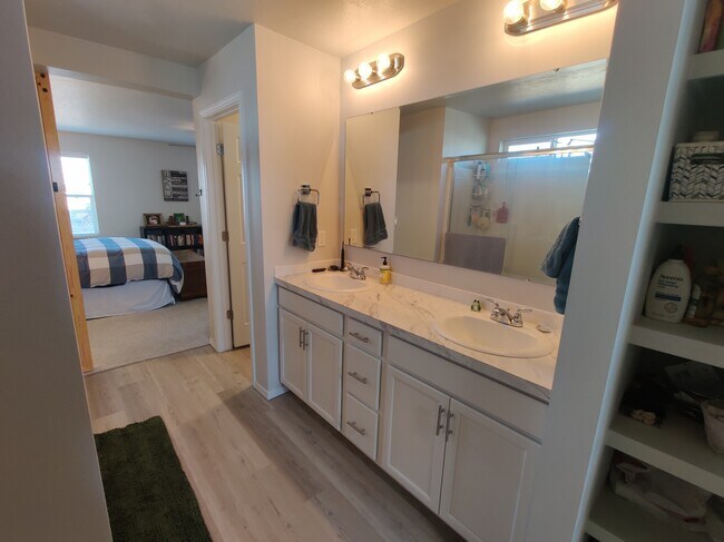 Building Photo - 1690 SW Gabar Ct