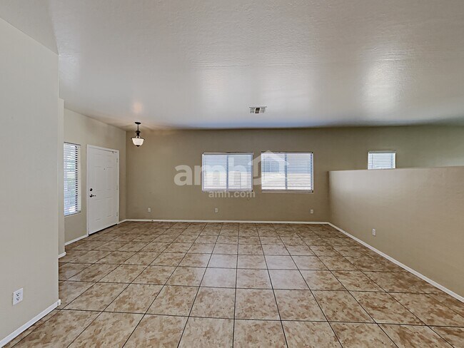 Building Photo - 850 W Vineyard Plains Dr