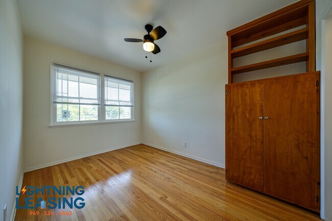 Building Photo - 6227 1/2 Craner Ave-6D