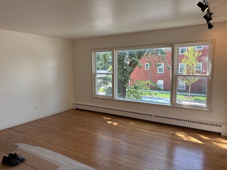 Building Photo - 3605 N Osceola Ave