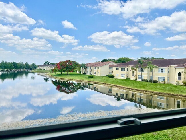 Building Photo - 731 Vista Isles Dr