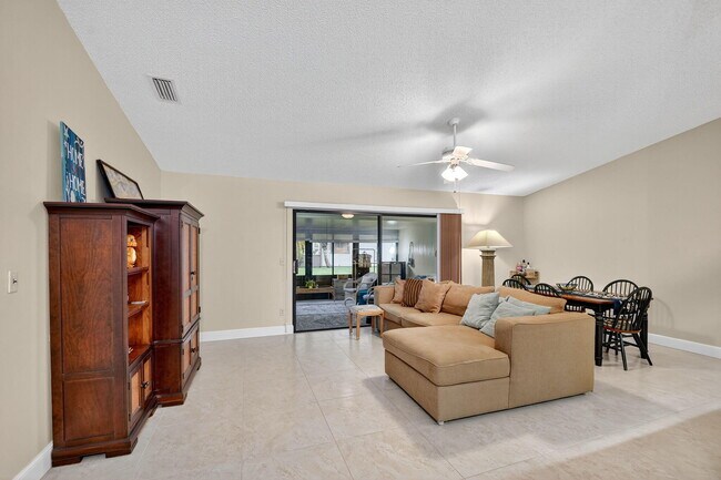 Building Photo - 15 Farnworth Dr