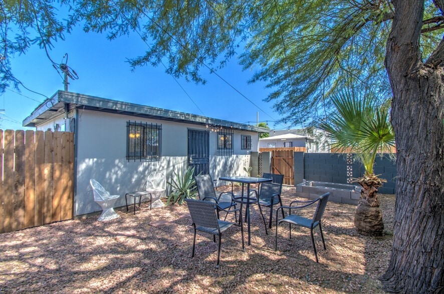 Building Photo - 328 N 12th St