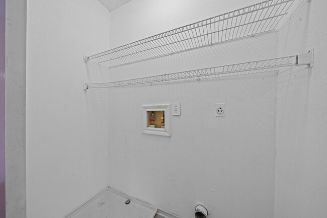 Building Photo - 11123 Gatesden Dr