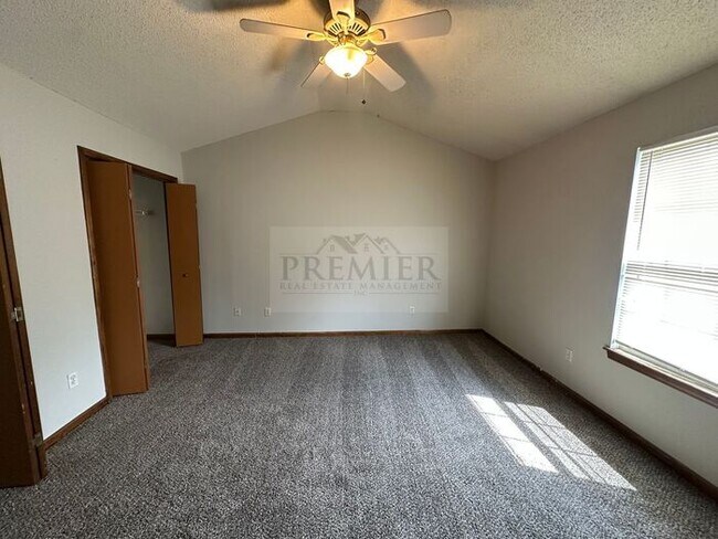 Building Photo - 1039 Dean Dr