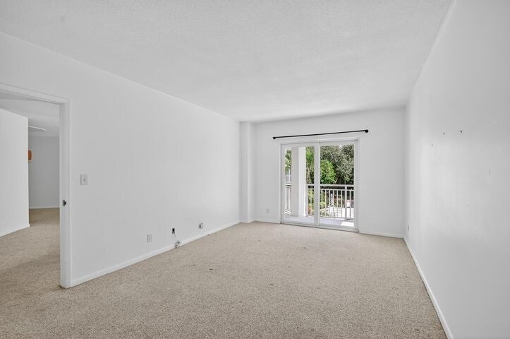 Building Photo - 1000 Lowry St