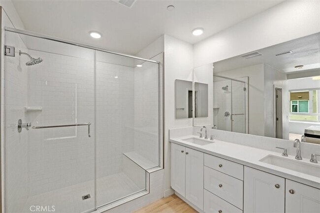 Building Photo - 765 Doheny Way