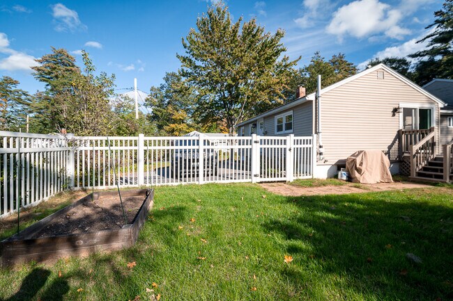 Building Photo - 5 Douglass St