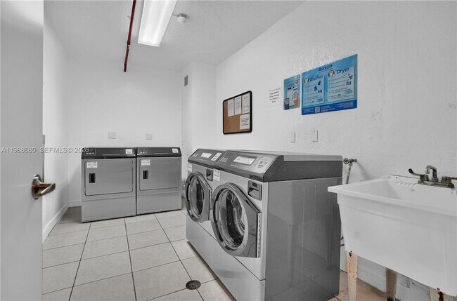 Building Photo - 3001 S Ocean Dr