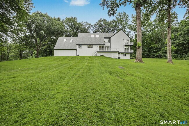 Building Photo - 158 Steep Hill Rd