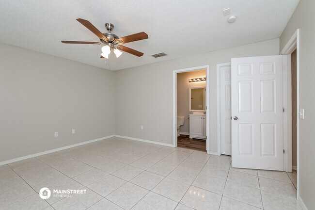 Building Photo - 649 Parakeet Ct