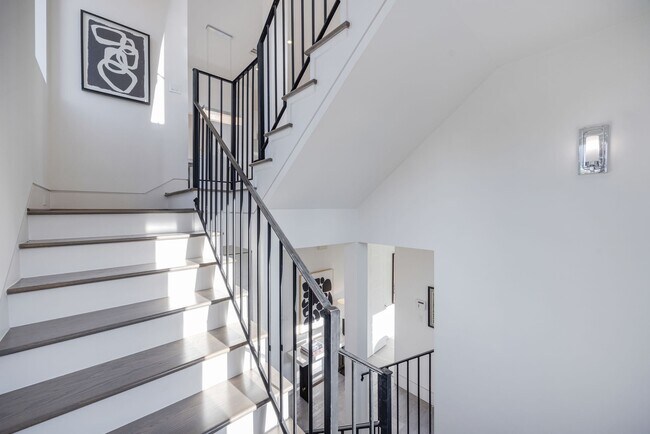 Building Photo - 7327 Shadyvilla Pointe Dr