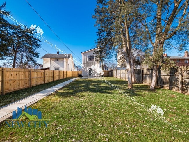 Building Photo - Recently Built Single Family Home! 2 Bedroom, 1.5 Bathrooms!