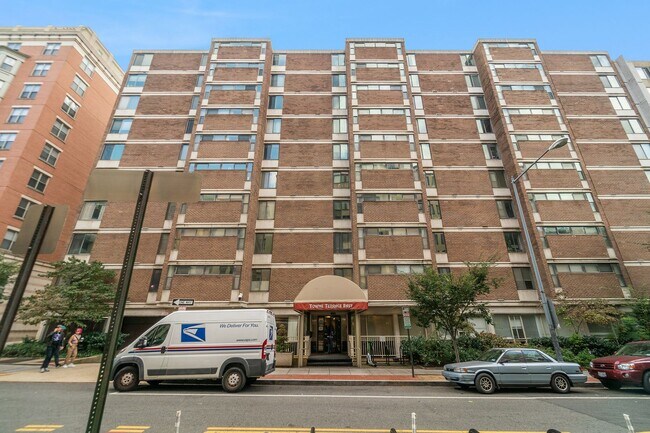 Building Photo - Bright 1BR Condo at Towne Terrace East – All Utilities Included!