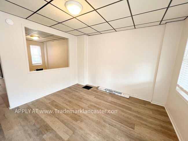 Building Photo - 482 New Dorwart St