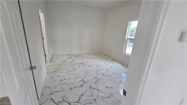 Building Photo - Brand New 3/2-MOVE IN READY-SEE IT TODAY!!
