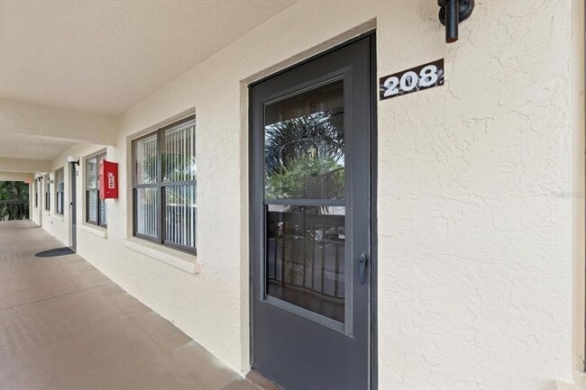 Building Photo - 315 30th Ave W