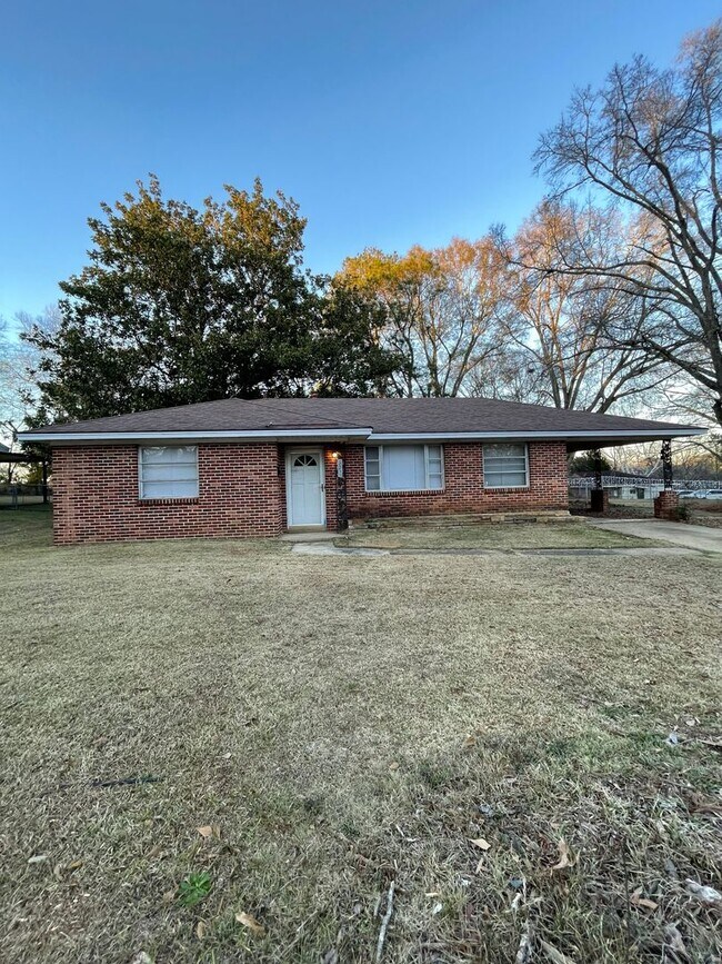 Building Photo - 3551 Cottonwood Dr