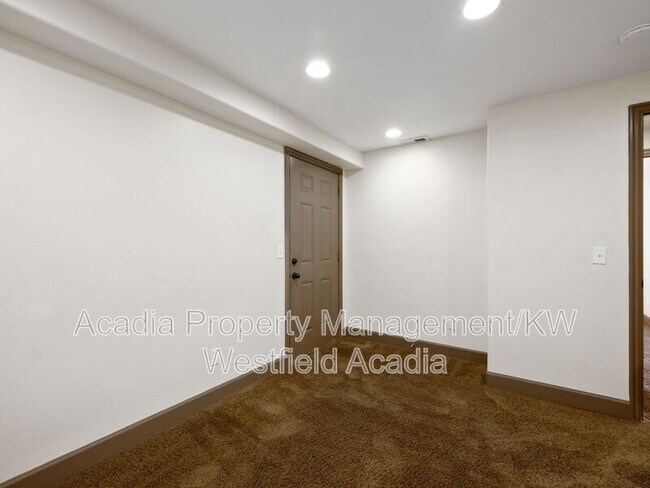 Building Photo - 25 E 2250 N