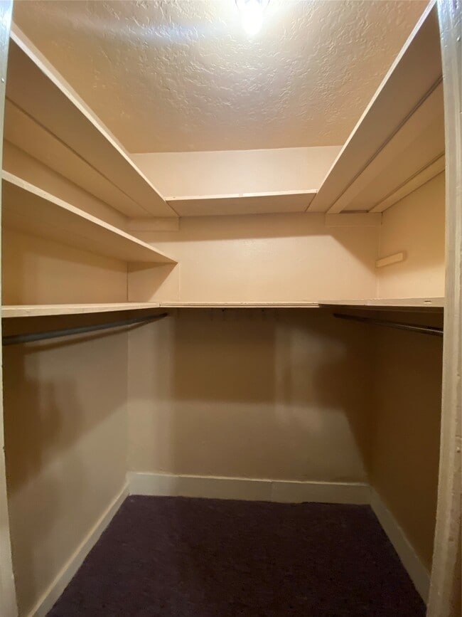 Building Photo - 611 Bolster St