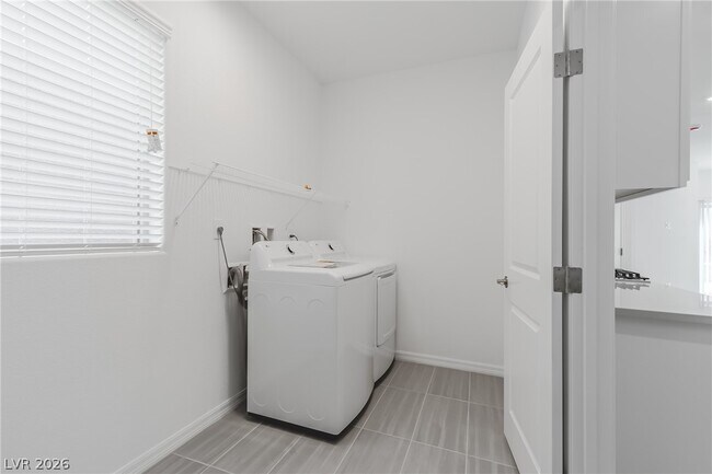 Building Photo - 7685 Vibrant Peak Ave