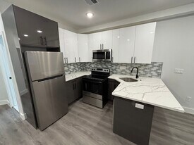 Building Photo - 713 N 42nd St