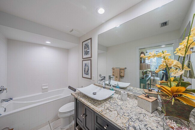 Building Photo - Marina View Rental!