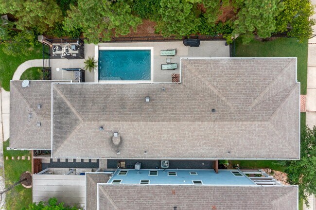 Building Photo - 6 Red Harper Dr
