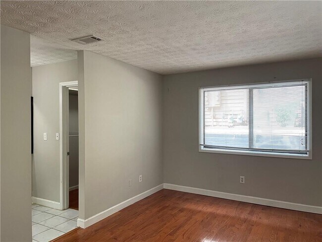 Building Photo - 906 Parkaire Crossing