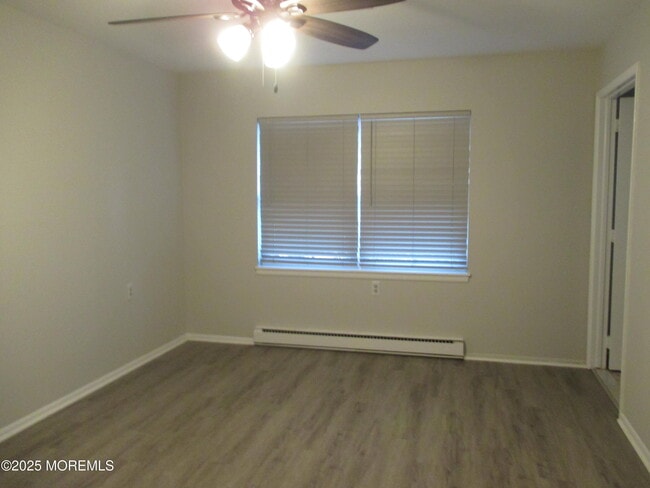 Building Photo - 111B Edinburgh Ln